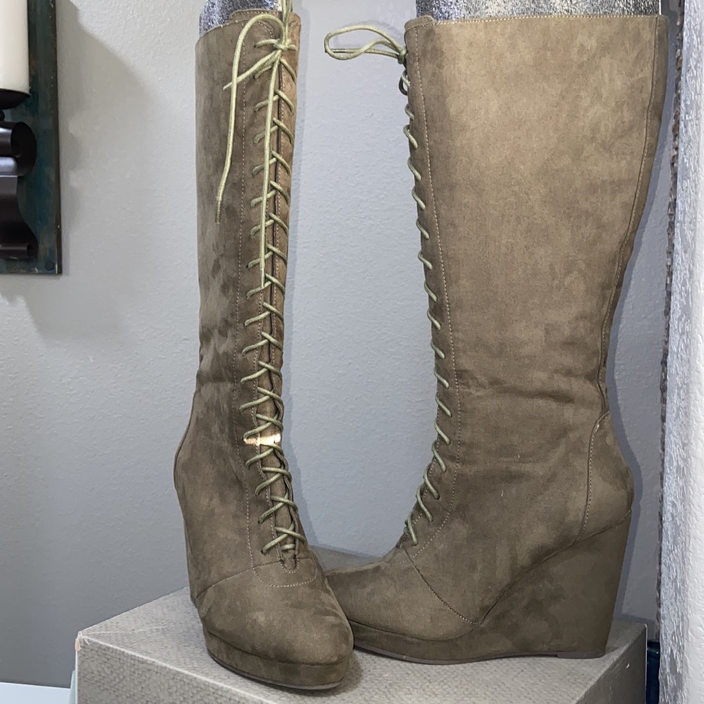 Green Heeled Boots - Picture 4 of 8
